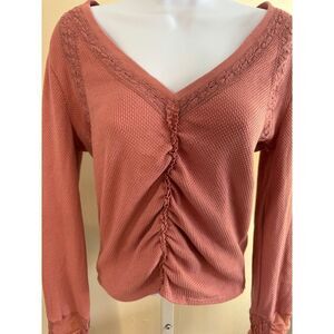Free People thermal long sleeve shirt medium - pretty sleeve detail